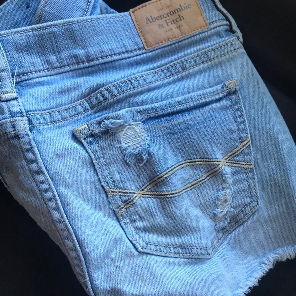 Embroidered shorts - Picture 4 of 6